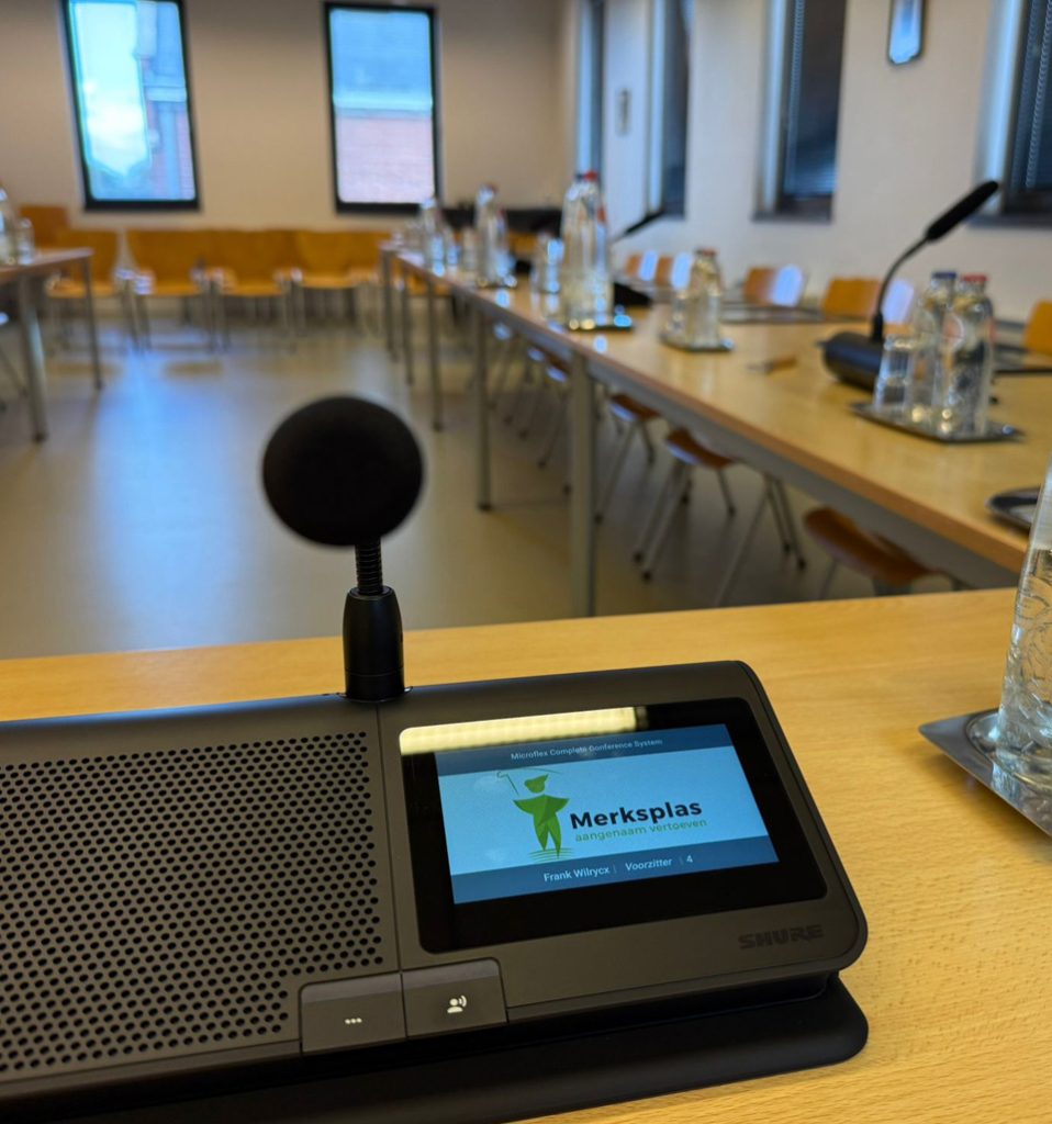 Inrichting vergaderzaal Gemeente Merkplas - Digitalisering gemeenteraad | Hello.be