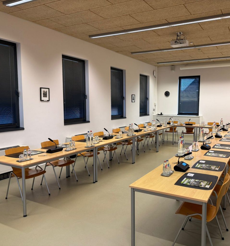 Inrichting vergaderzaal Gemeente Merkplas - Digitalisering gemeenteraad | Hello.be